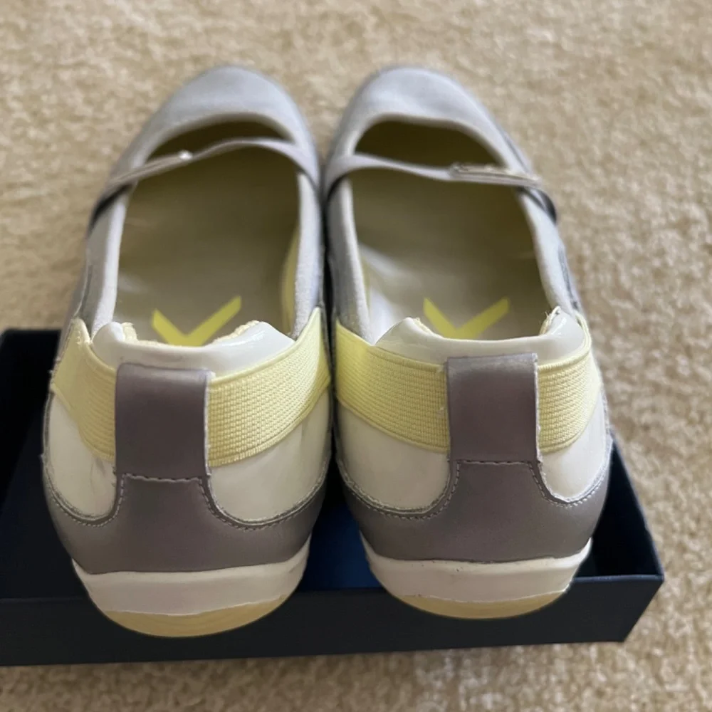 Ann Klein slip ons - Picture 2 of 3